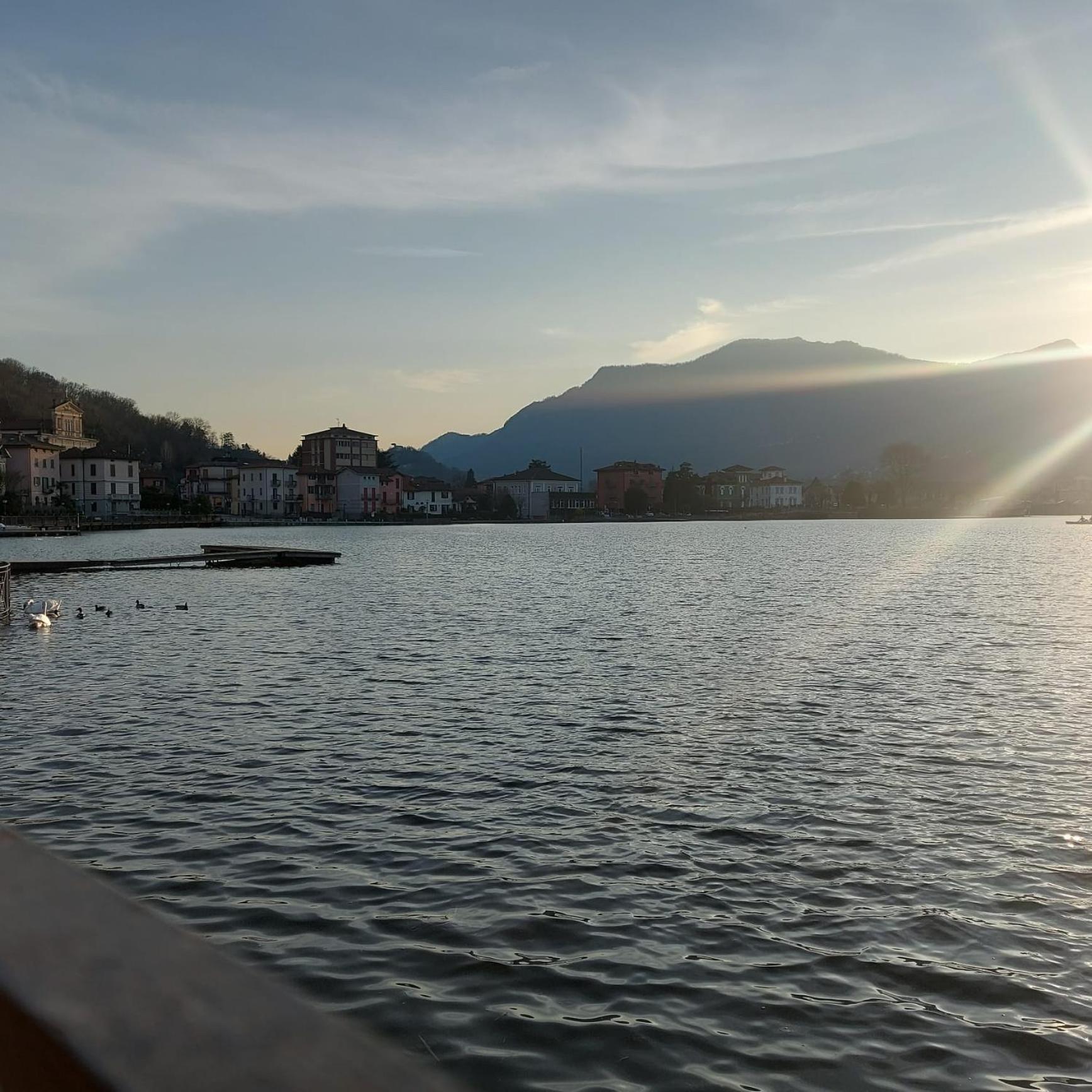 Rifugio Sul Lago Di Lugano A Porto Ceresio Exterior photo